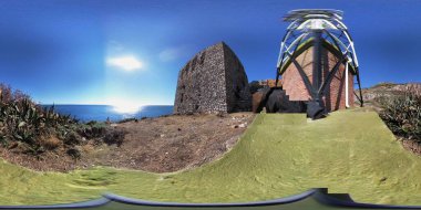 Sahip Lubrense, Campania, İtalya - 15 Şubat 2020: 360 Punta Campanella fenerinden küresel fotoğraf