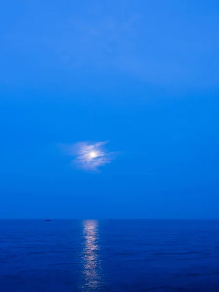 Cielo y mar por la noche — Foto de Stock