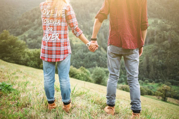 Pareja joven enamorada — Foto de Stock