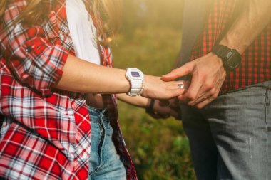 Umman tutan adamın elleri