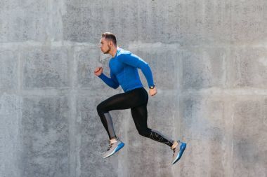 çalışan genç atlet 