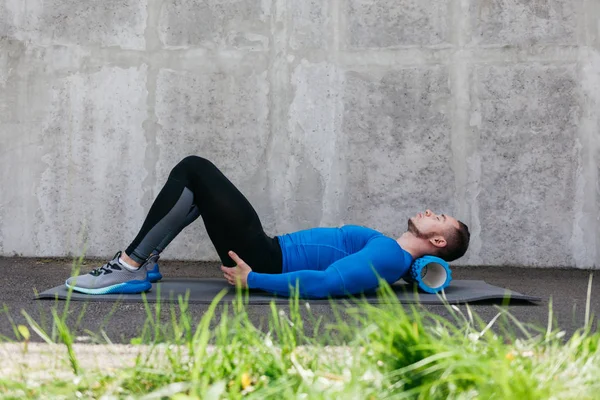 Yakışıklı olan köpük rulo 