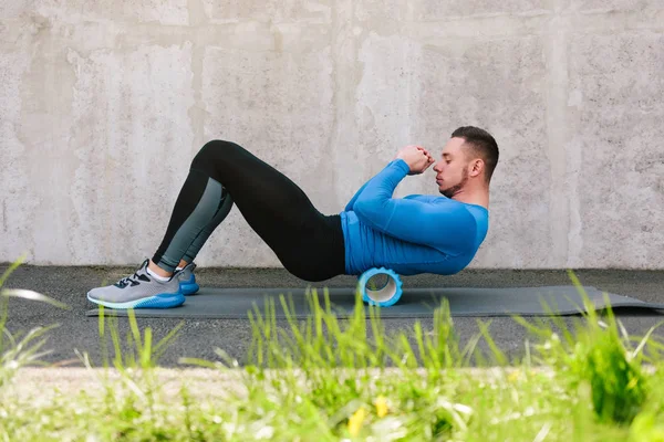 Yakışıklı olan köpük rulo 