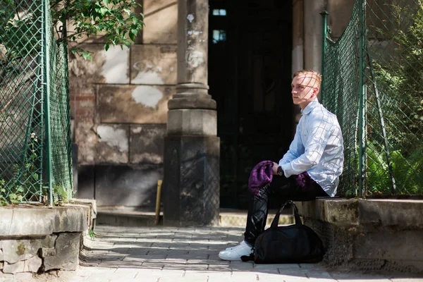 Homem elegante na cidade — Fotografia de Stock