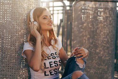 Müzik içinde kadın