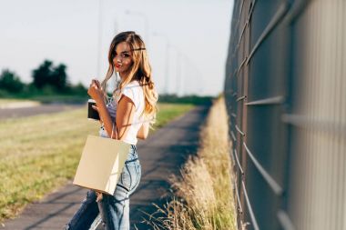 Kahve güzel bir kadınla