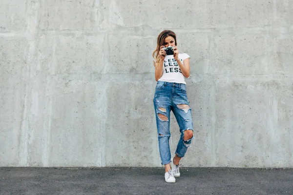 Young woman with film camera — Stock Photo, Image