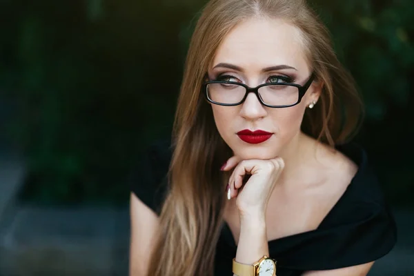 Retrato de mulher em óculos — Fotografia de Stock