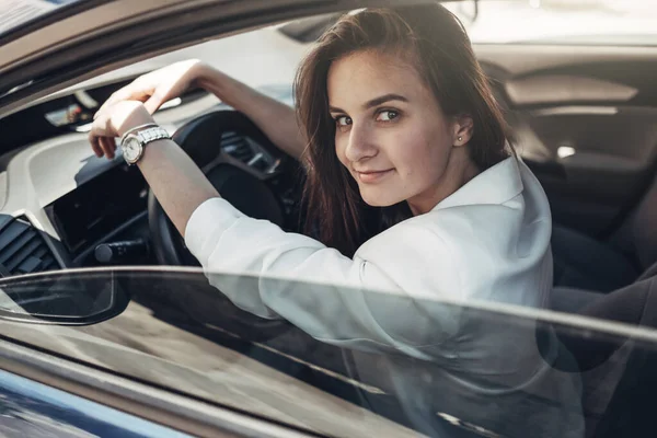 Fashion Stylish Driver Girl in White Suit Sitting in the Car — Stock Photo, Image