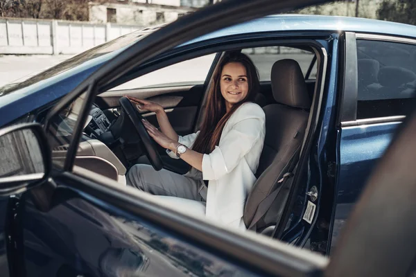 Fashion Stylish Driver Girl in White Suit Sitting in the Car — Stock Photo, Image