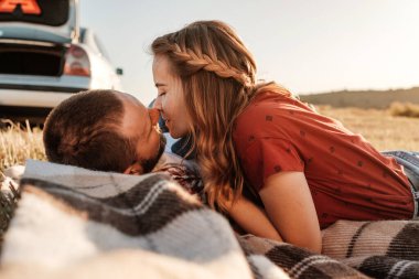 Mutlu Çift 'in Portresi Aşık Ol