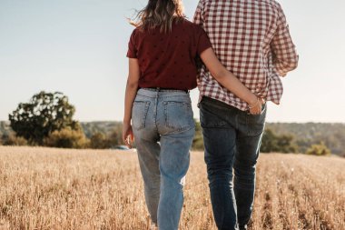 Mutlu Çift 'in Portresi Aşık Ol