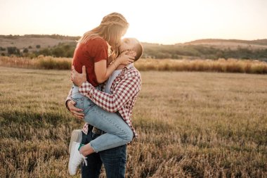 Mutlu Çift 'in Portresi Aşık Ol