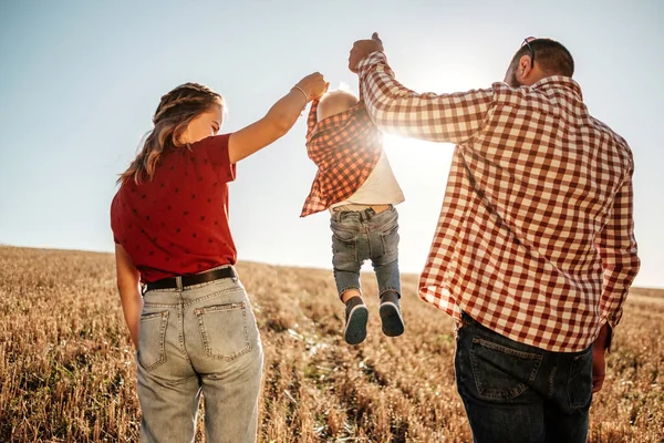 Happy Young Family Mom and Dad with Their Little Son Enjoying Summer Weekend Picnic Outside the City in the Field at Sunny Day Sunset, Vacation Time Concept — Stock Photo, Image