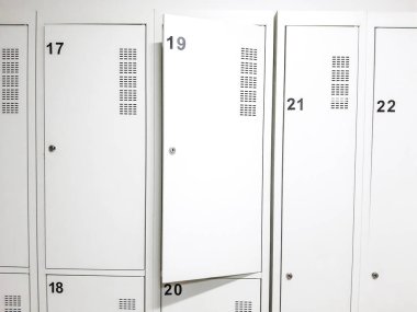 Giysiler için soyunma odası, spor kulübü gardırobu.