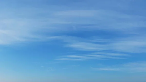 Fundo Céu Azul Com Nuvens Brancas — Fotografia de Stock