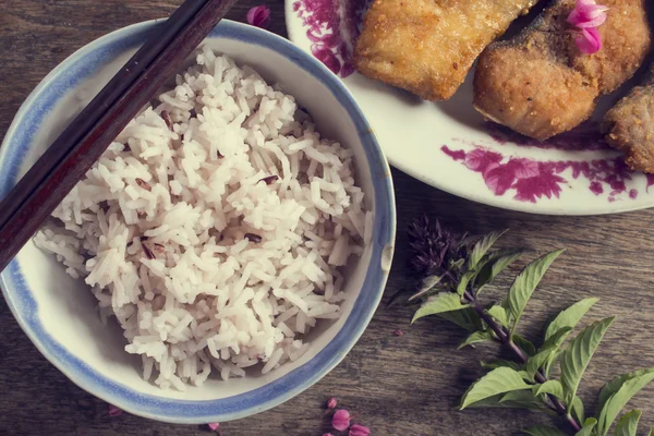 Fermer le riz dans un bol — Photo