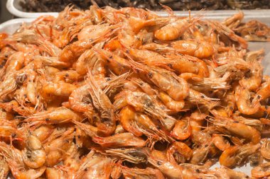 Pazarda ızgara karides