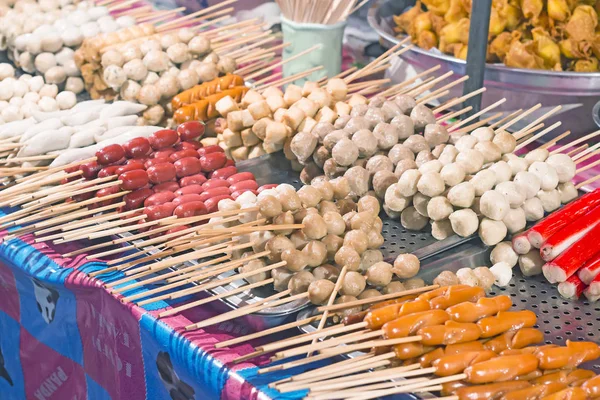 Calamar a la parrilla en el mercado — Foto de Stock