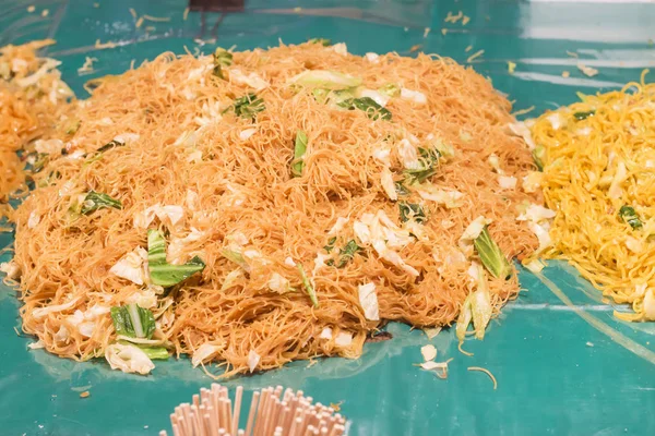 Tay erişte ve sokak gıda