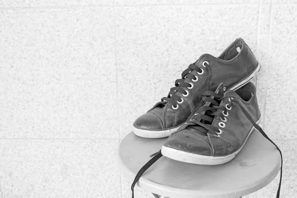 Zapato de lona negro —  Fotos de Stock