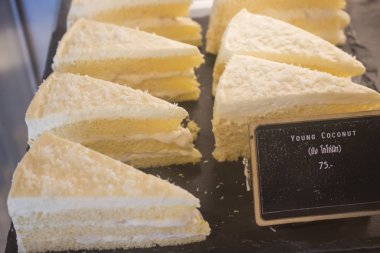 Kafede Hindistan cevizli kek