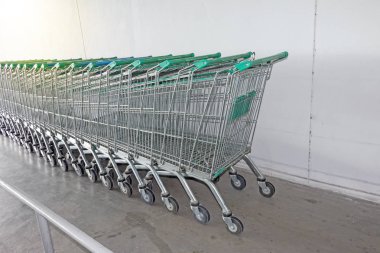 Pazarda alışveriş sepeti