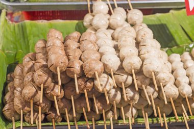 Tay tarzında domuz eti köfte