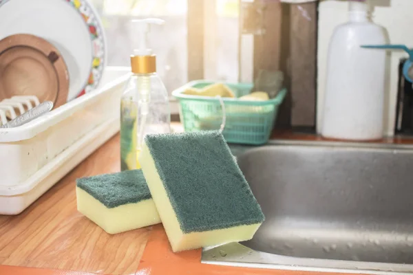 Mutfak yıkama temizlik sünger — Stok fotoğraf