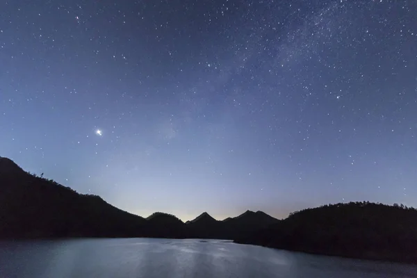 Mavi Samanyolu ile manzara