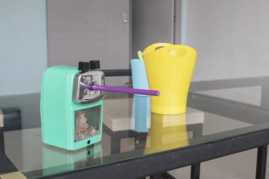 Kalemtıraş kadar kapatın