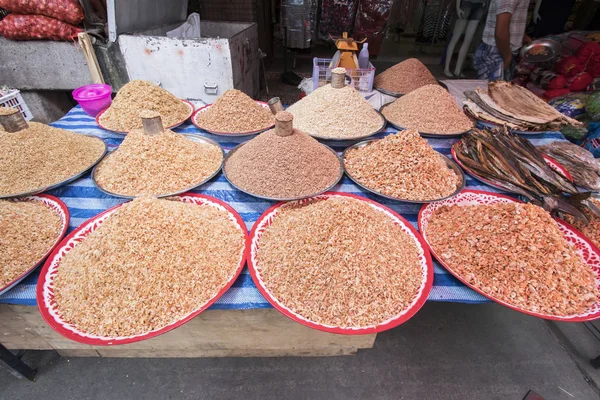 Camarones secos en el mercado — Foto de Stock