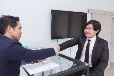el sıkışırken işadamı