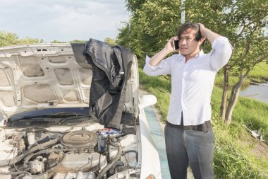 kırık aşağı araba