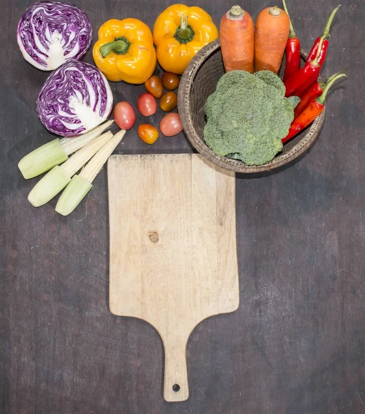 Vários legumes na mesa — Fotografia de Stock