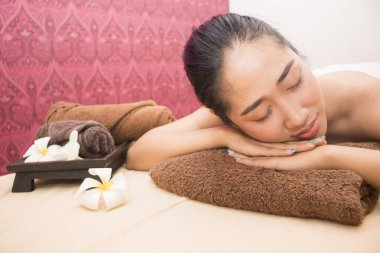 Asyalı kadın rahatlatıcı Spa 