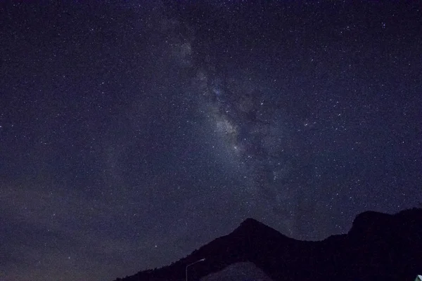 Млечный путь на небе — стоковое фото
