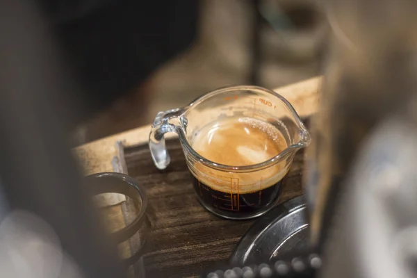 Café negro en taza — Foto de Stock