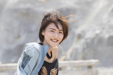 Portre sevimli Asya genç genç kadın, hipster kavramı