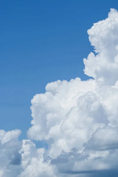 Nubes con el cielo, nubes de fondo — Foto de Stock