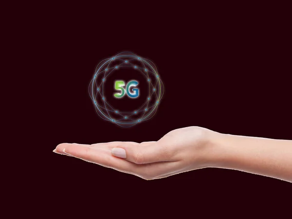 Women hand holding  a 5G hologram on the background — Stock Photo, Image