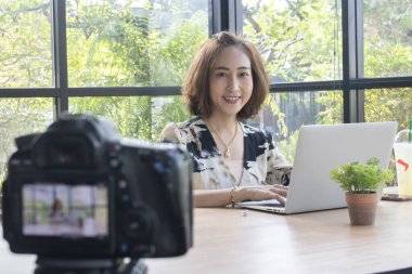 Kadın video blogger kayıtları vlog