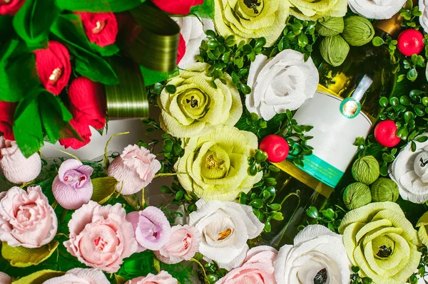 Bouquet of paper flowers with chocolates inside — Stock Photo, Image