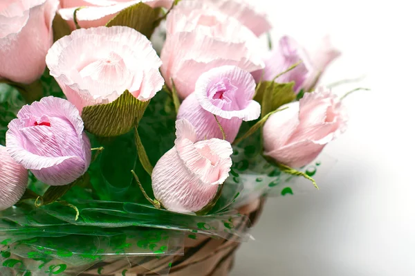 Bouquet de fleurs en papier avec chocolats à l'intérieur — Photo