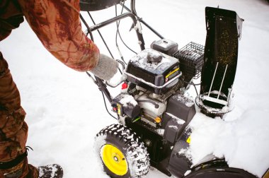 adam motor kar üfleyici başlar