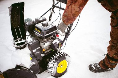 adam motor kar üfleyici başlar