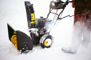adam motor kar üfleyici başlar
