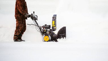 adam motor kar üfleyici başlar