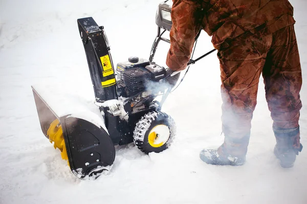 adam motor kar üfleyici başlar