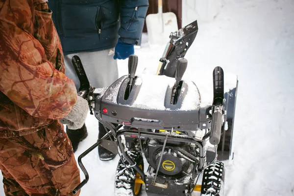 adam motor kar üfleyici başlar